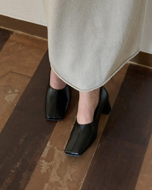 NUBE Square Pumps_Black