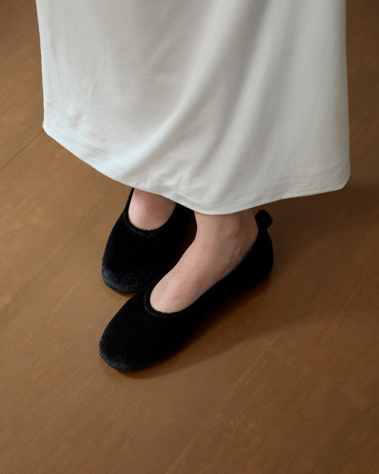 LEVA Fur Round Flats_Black